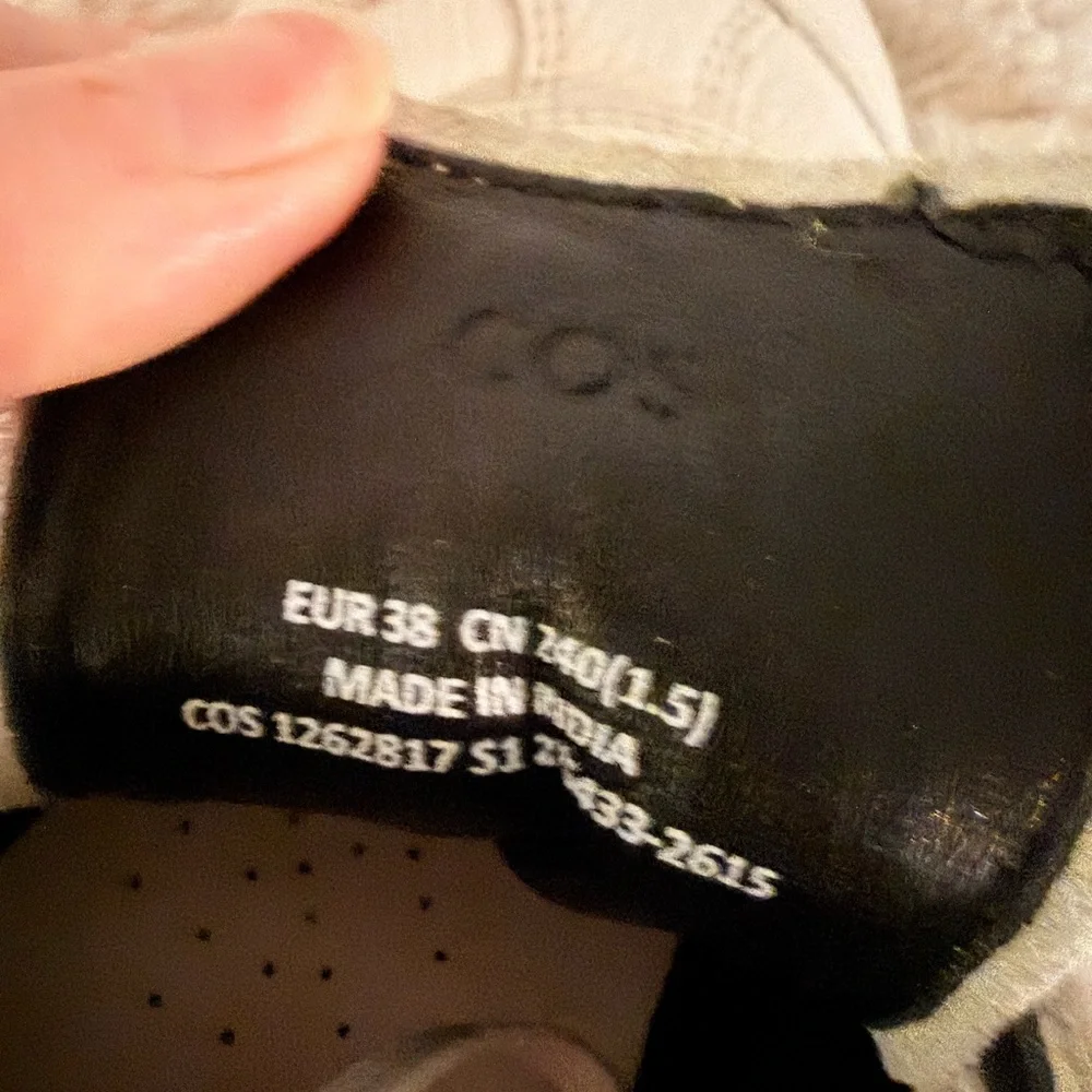 COS trendy White Leather Sneakers, euro 38/US 7.5 - Picture 8 of 9